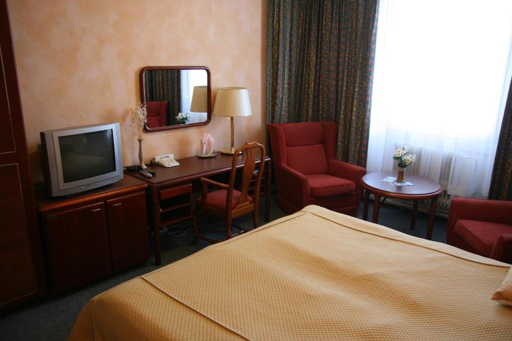 Hotel Alfacentrum Valasske Klobouky Room photo